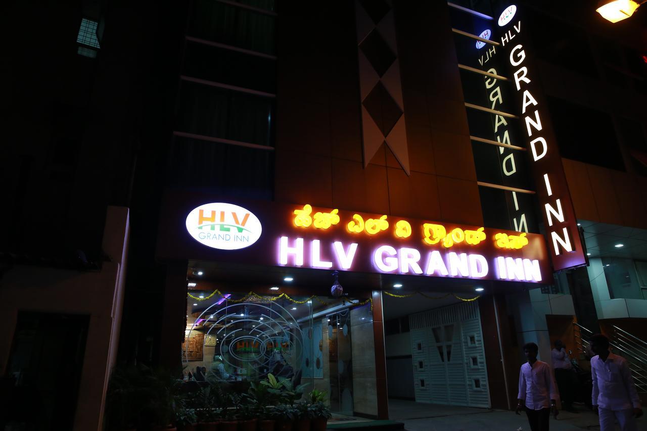 Hlv Grand Inn Bangalore Bagian luar foto