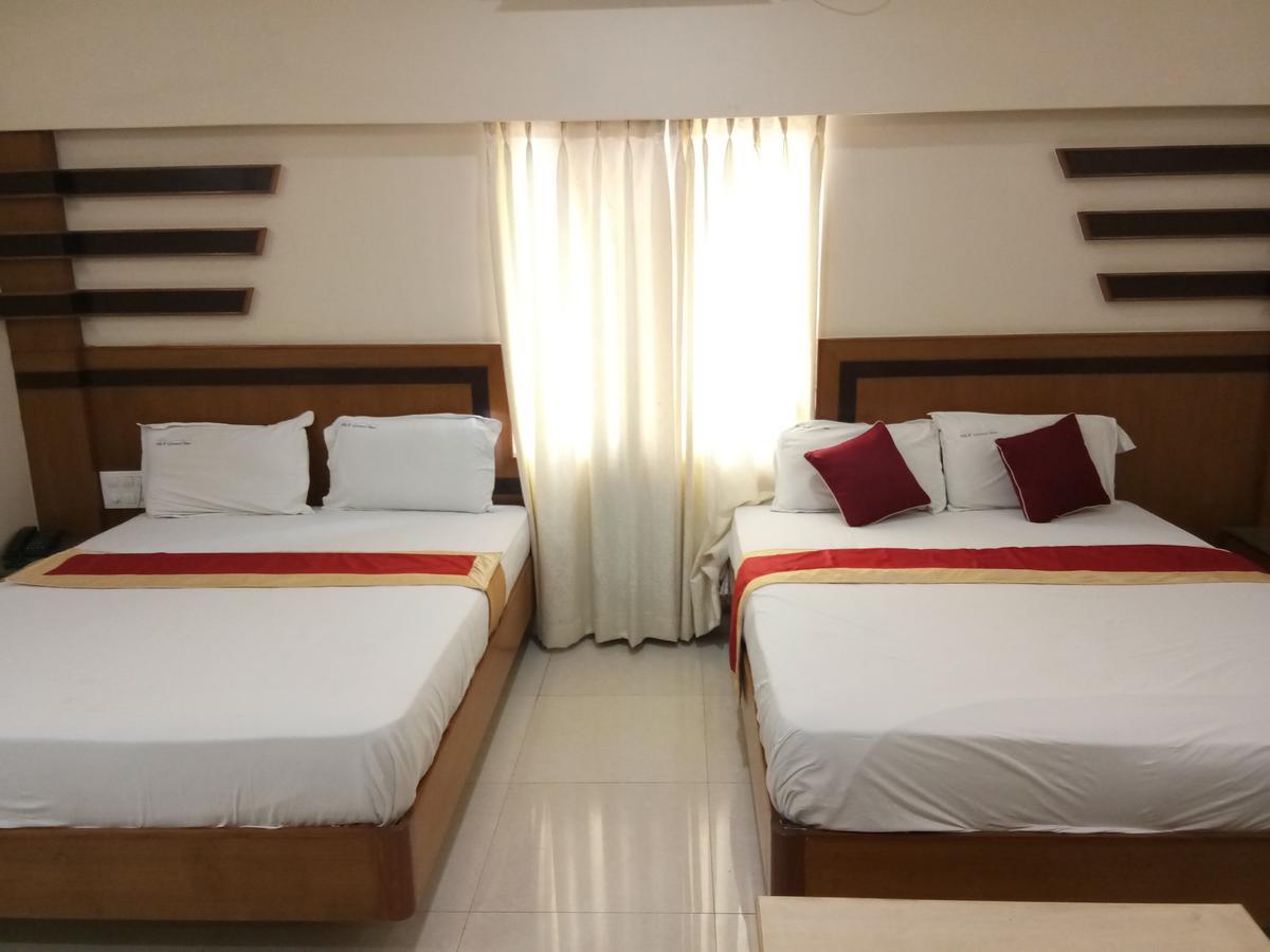 Hlv Grand Inn Bangalore Bagian luar foto